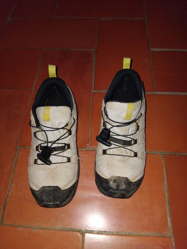 Zapatillas Salomon Senderismo, talla 33 para niñas