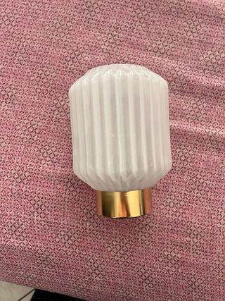 Lampada da tavolo bianca e oro