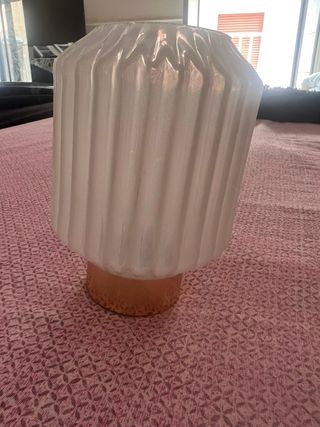 Lampada da tavolo bianca e oro