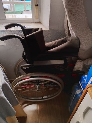 Silla de rueda solo usada 3 meses