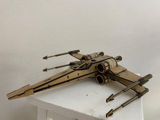 X-Wing Fighter de madera