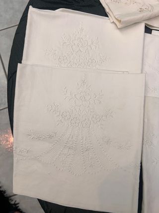Tovagliette ricamate cotone bianco 8 euro ciascuno