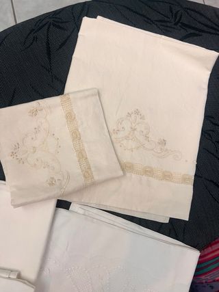 Tovagliette ricamate cotone bianco 8 euro ciascuno