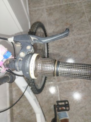 Bicicleta montaña 24" blanca