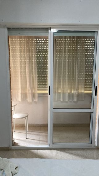 Puerta doble balcon cristalera blanca
209x157