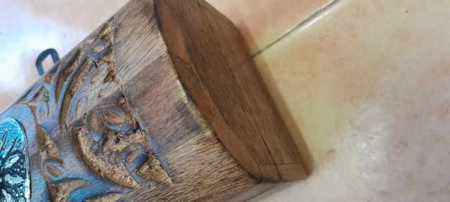 Joyero madera tallada