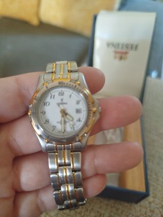 Festina mujer: reloj dorado y plateado.