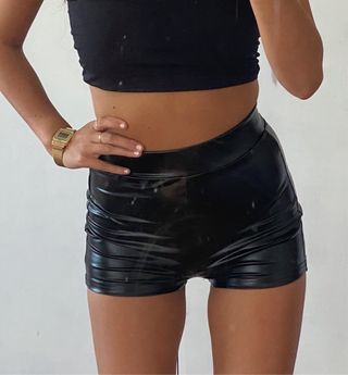 Shorts polipiel negros