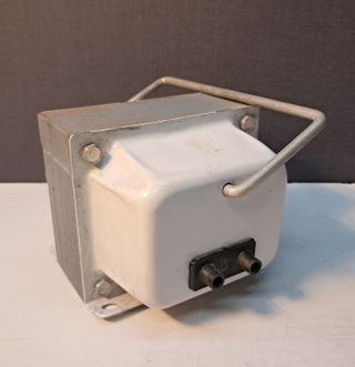 TRANSFORMADOR REVERSIBLE ANTIGUO