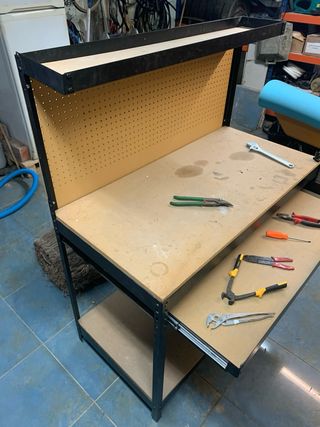 Banco trabajo con panel perforado y cajon