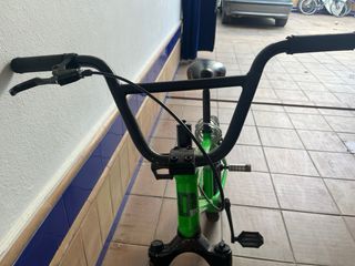 Bicicleta BMX verde - Dirt