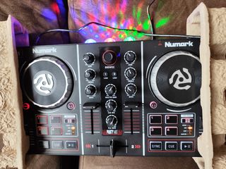 Numark Party Mix DJ Controller