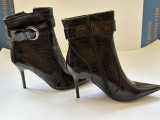Botas negras tacón fino

Precio negociable