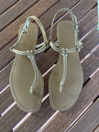 Sandalias doradas Parfois 37