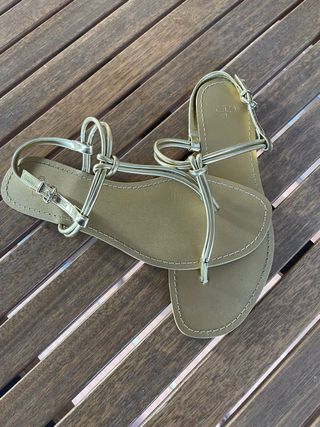 Sandalias doradas Parfois 37
