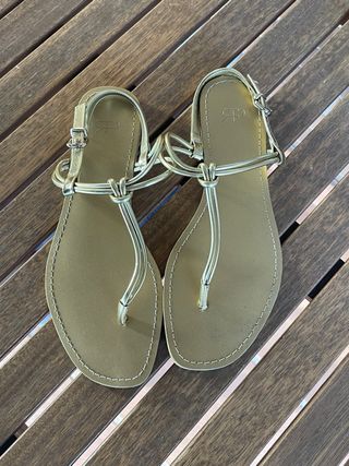 Sandalias doradas Parfois 37
