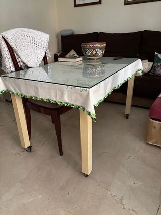 Mesa cristal y madera - Mesa alta con ruedas. 