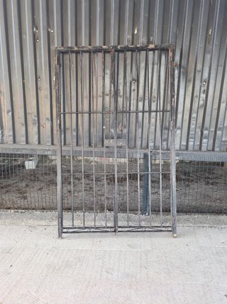 Cancela de hierro macizo 2 hojas , en buen estado