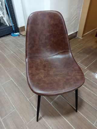 Silla marrón estilo vintage
