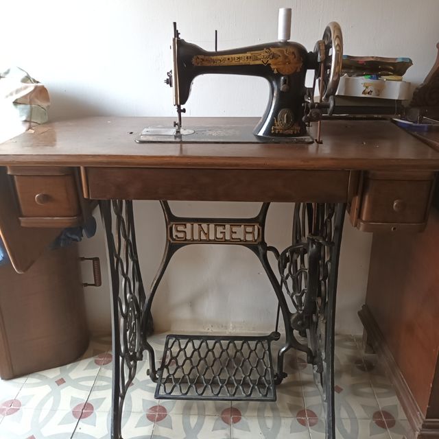 Máquina de coser Singer antigua