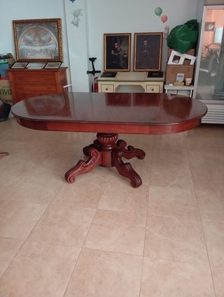 Mesa ovalada de caoba