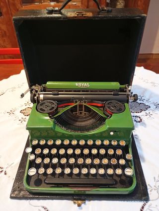 Macchina da scrivere vintage Royal Portable P88