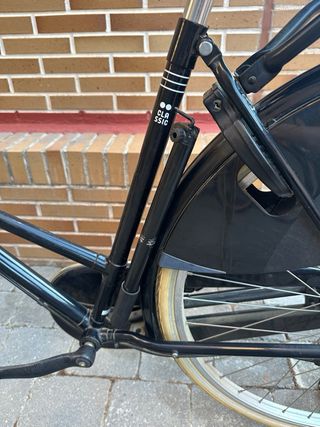 Bicicleta clásica negra c/ cesta