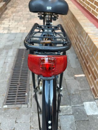Bicicleta clásica negra c/ cesta