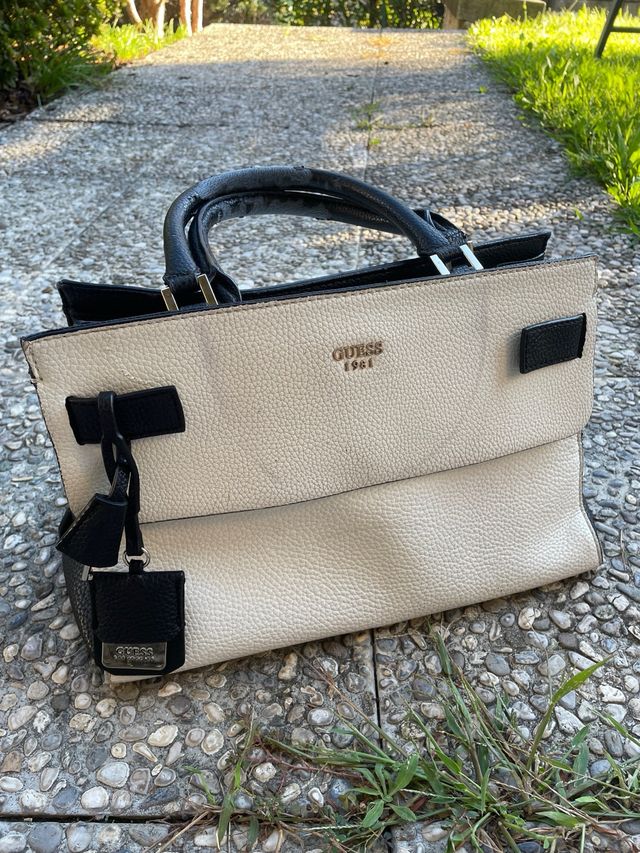 Borsa a mano Guess beige e nera