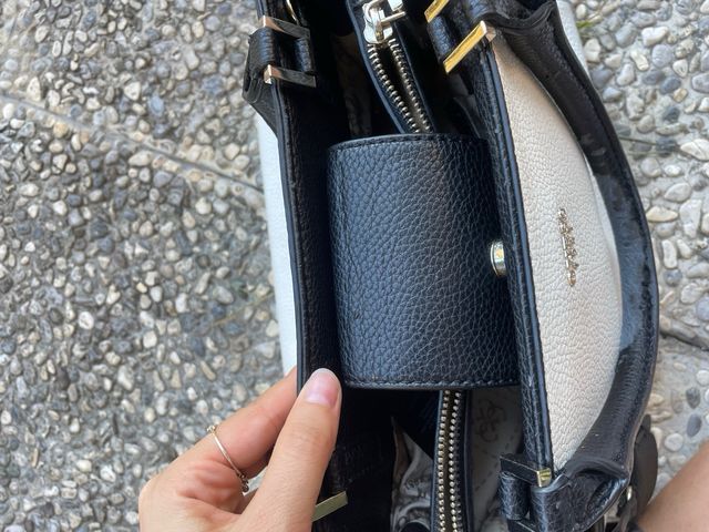 Borsa a mano Guess beige e nera