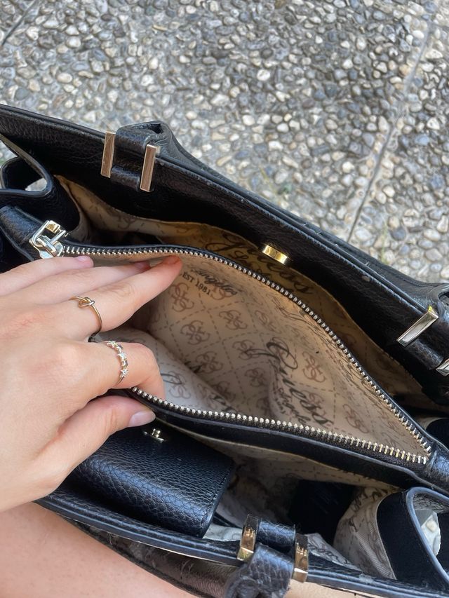 Borsa a mano Guess beige e nera