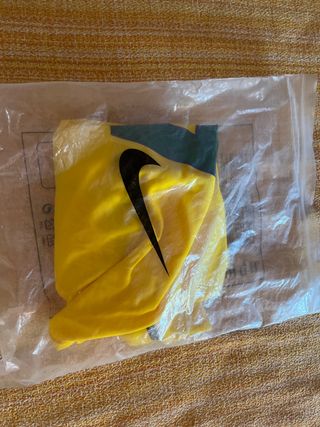 Camiseta Nike amarilla fútbol