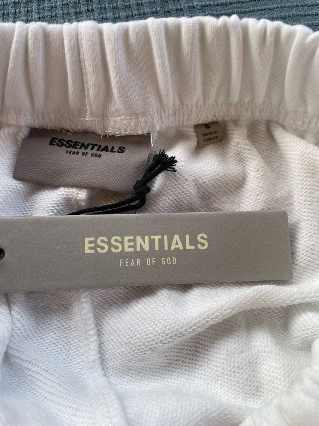 Shorts Essentials corto blanco