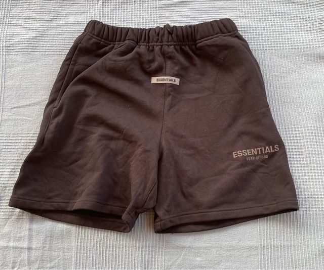 Shorts Essentials corto negro