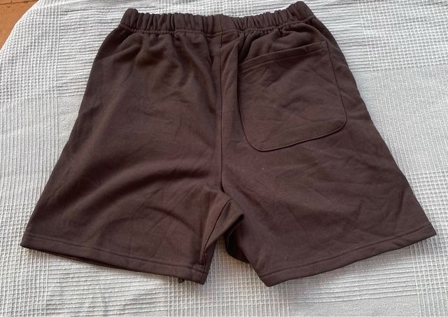 Shorts Essentials corto negro