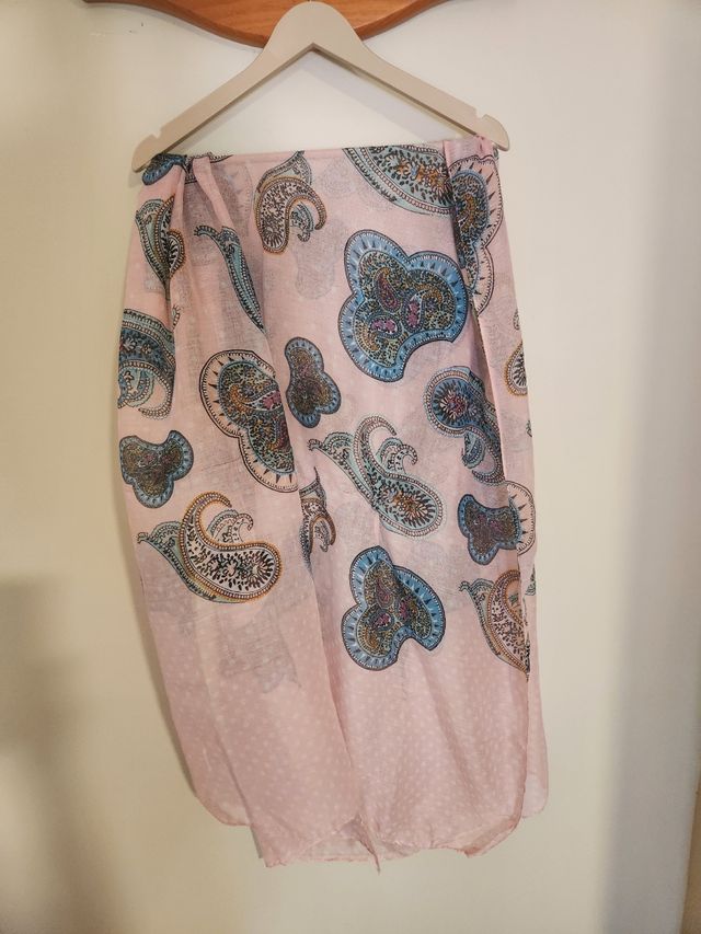 Pañuelo estampado paisley rosa y azul