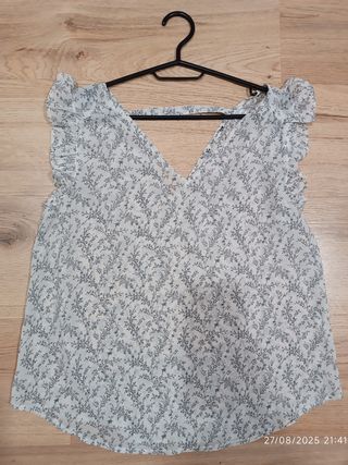 Blusa beige con estampado floral
