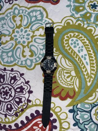 Reloj Louis Vuitton negro y plata