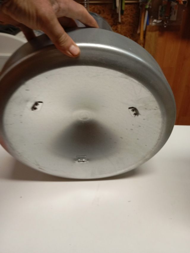 Comedero gallinas metálico