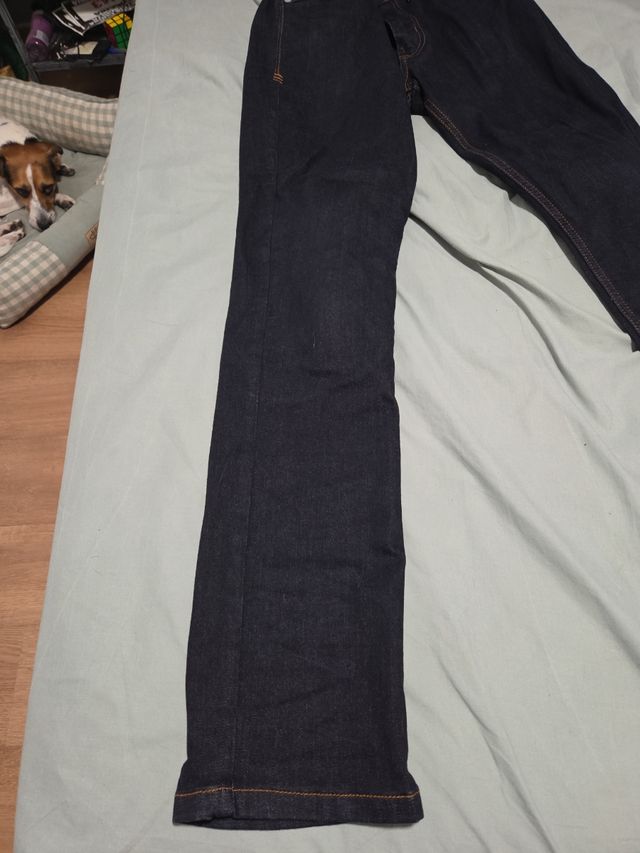 Pantalones de moto vaqueros con protección.