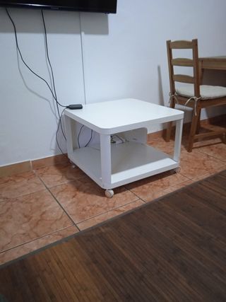 Mesita Ikea blanca - Cómoda
