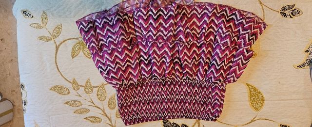 Pantaloncini da bambina multicolori e neri.