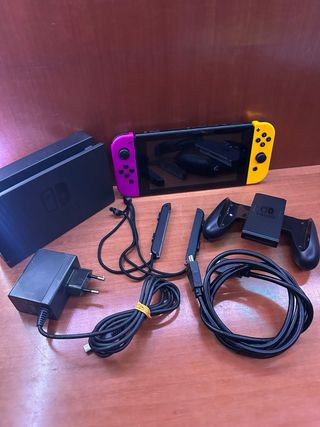 Nintendo Switch - viola e gialla