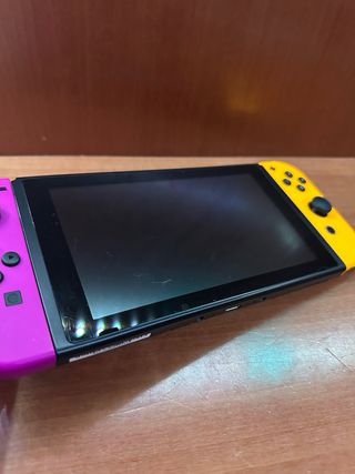 Nintendo Switch - viola e gialla
