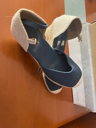 Zapatos cuña mujer beige-negro