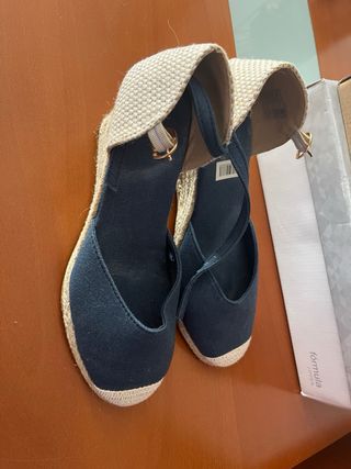 Zapatos cuña mujer beige-negro