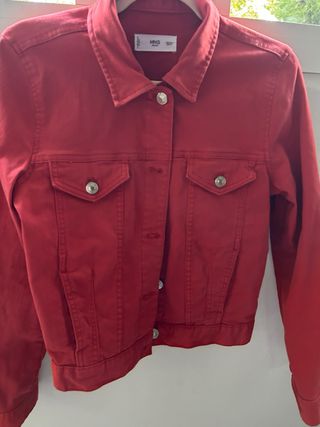 Cazadora vaquera roja