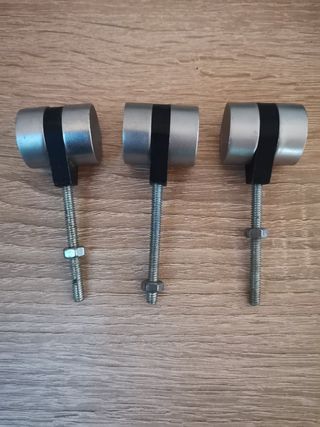 Tiradores madera y metal y porcelana