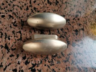 Tiradores madera y metal y porcelana