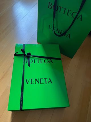 Bottega Veneta - Caja y bolsa verde